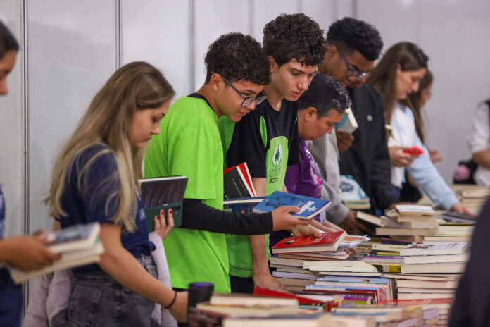 Festa Literária de Maringá anuncia 15 autores para edição de outubro