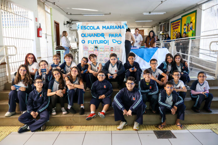 Mil crianças recebem óculos grátis em programa que detecta problemas de visão nas escolas