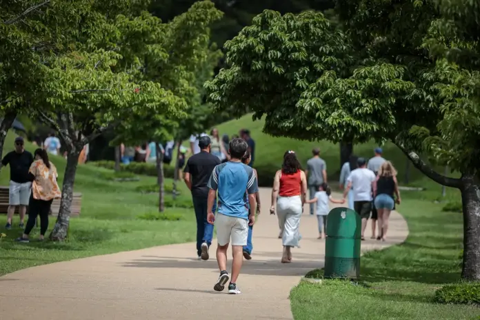 Calor de até 30°C precede chuva e vento forte no fim de semana