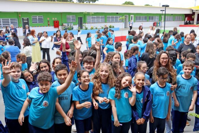 Rede municipal retoma aulas com 45 mil alunos em Londrina
