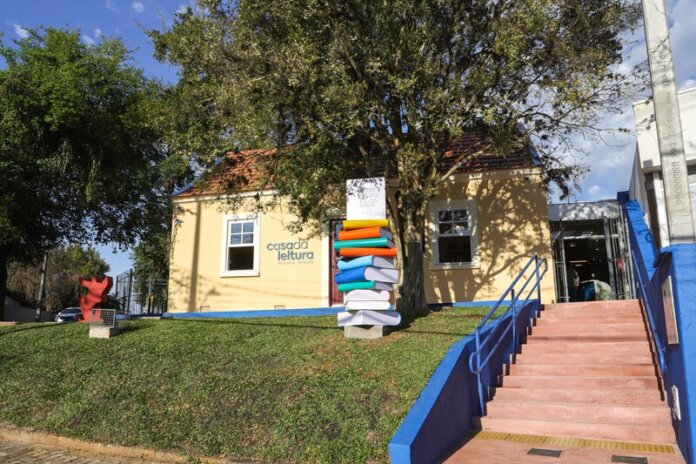 Casa da Leitura Franco Giglio reabre no Bigorrilho após restauro