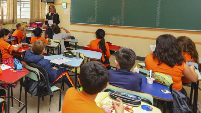 Curitiba coloca 22 escolas no topo do ensino municipal entre capitais