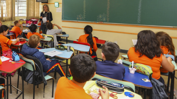 Curitiba coloca 22 escolas no topo do ensino municipal entre capitais