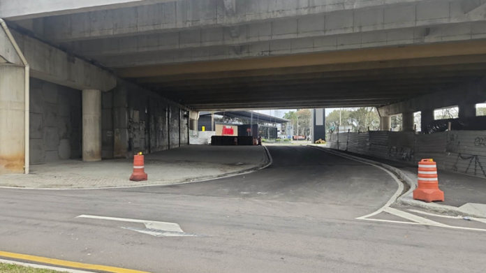 Alça de retorno sob viaduto da Victor Ferreira do Amaral volta ao trânsito
