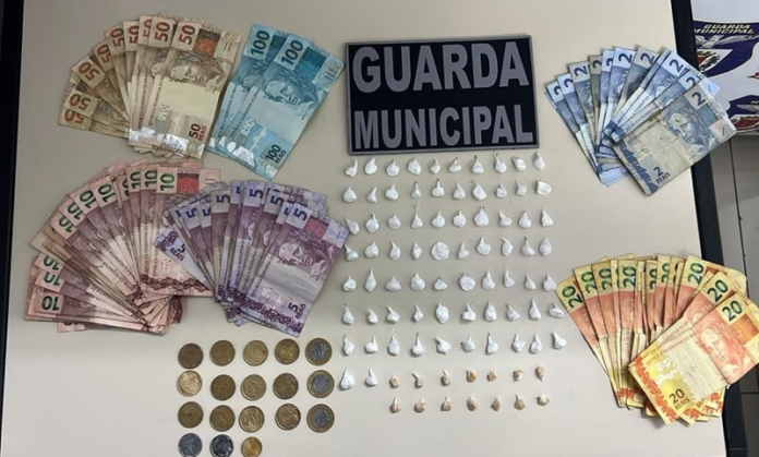 Guarda Municipal prende traficante com 72 porções de cocaína no Tatuquara