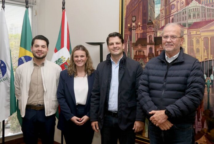 Curitiba fecha parceria com Centro Lemann para treinar gestores da educação