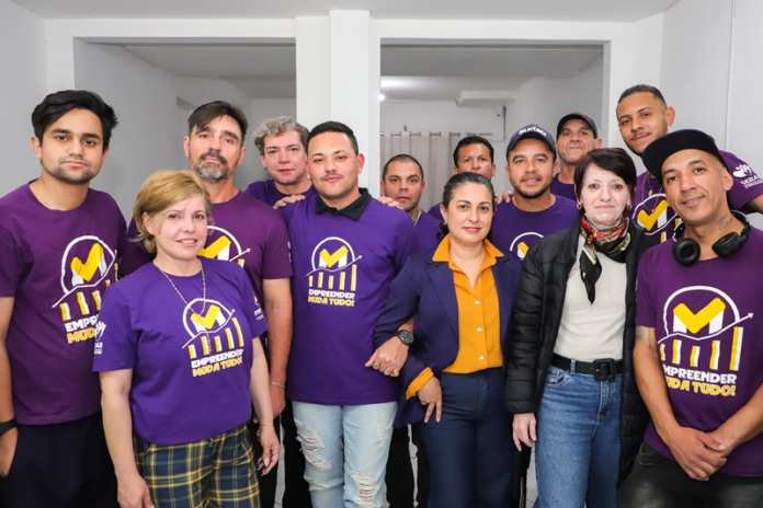 Residentes de acolhimento em Curitiba finalizam curso de empreendedorismo