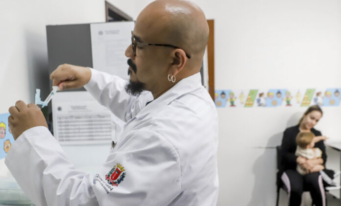Curitiba abre 20 unidades para vacinar crianças e adolescentes neste sábado