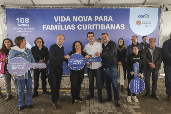 36 casas entregues na Vila Divino, no bairro Atuba