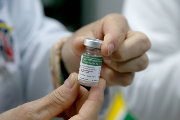 Curitiba leva vacina da gripe para supermercados e escolas até sábado