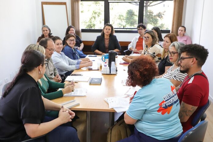 Prefeitura e sindicato debatem condições de trabalho em escolas municipais