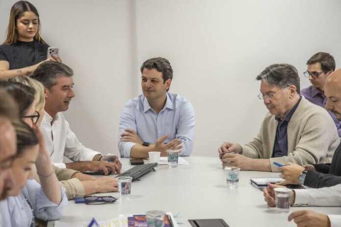 Prefeito reúne equipe de Urbanismo para conhecer projetos e inovações