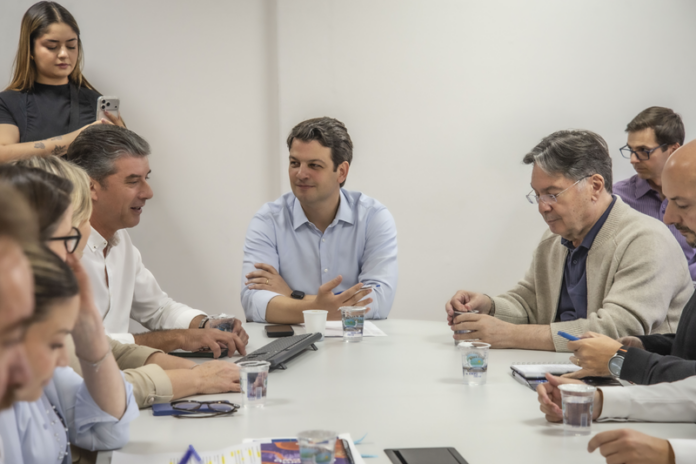 Prefeito reúne equipe de Urbanismo para conhecer projetos e inovações