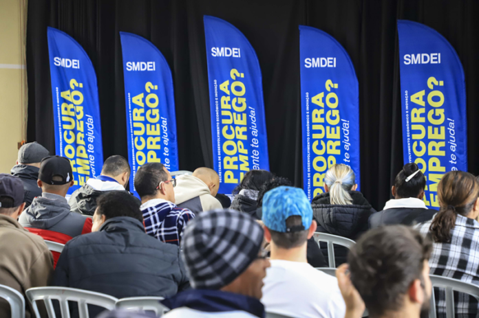 Mais de 500 vagas em Curitiba nesta quinta-feira na Feira Emprega
