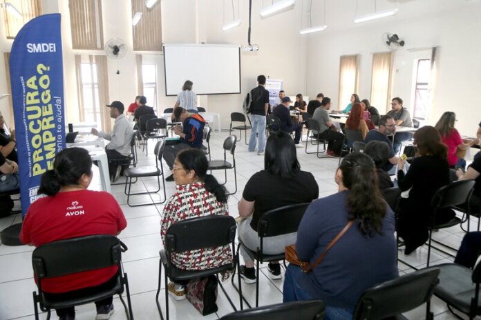 Feira Emprega Curitiba oferece 500 vagas no Pinheirinho