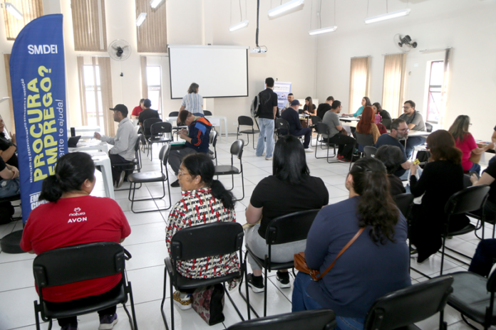 Feira Emprega Curitiba oferece 500 vagas no Pinheirinho