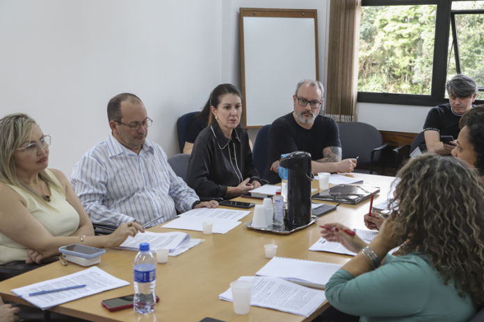 Prefeitura autoriza mudança de carreira para professores de Curitiba