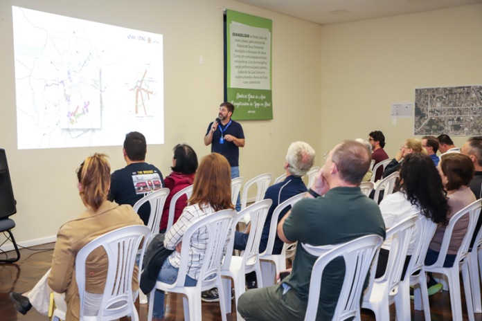 Prefeitura explica obras do Novo Inter 2 para moradores da Rosa Saporski