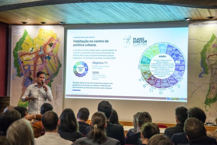 Prefeitura recebe ideias para mudar política de habitação em Curitiba