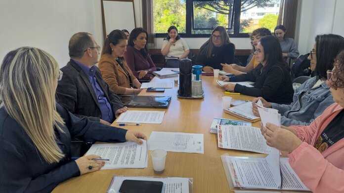 Prefeitura e sindicato discutem salário, jornada e dimensionamento na educação infantil