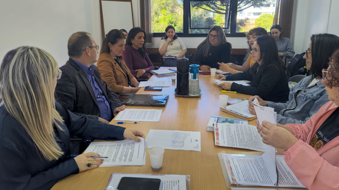 Prefeitura e sindicato discutem salário, jornada e dimensionamento na educação infantil