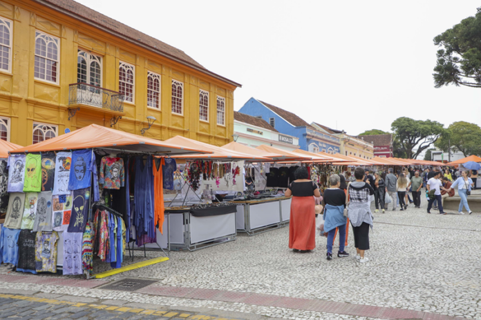 Cinco feiras de artesanato funcionam neste domingo em Curitiba; veja horários e locais