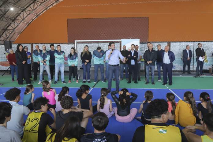 Três quadras esportivas ganham pisos novos em Curitiba com investimento de R$ 627 mil