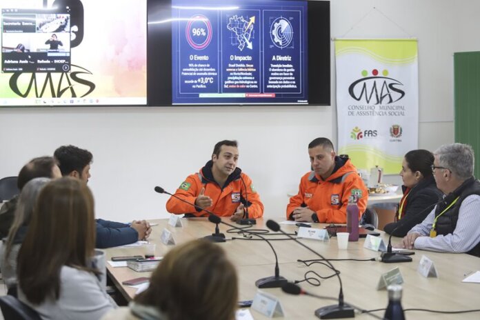 Defesa Civil capacita conselheiros sobre El Niño e ações de prevenção em Curitiba