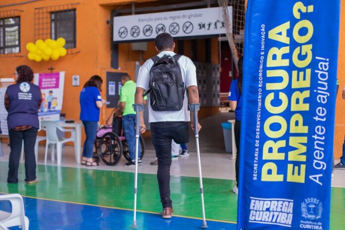 988 vagas de emprego para pessoas com deficiência: 40 empresas na Rua da Cidadania da CIC nesta quarta