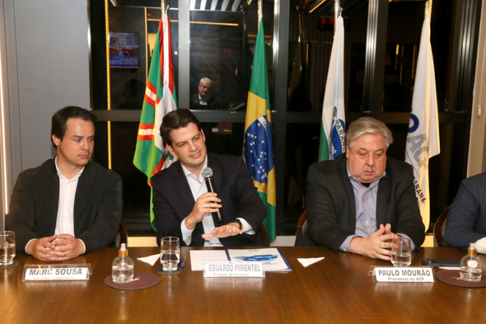 Prefeito apresenta avanços de Curitiba a empresários da ACP