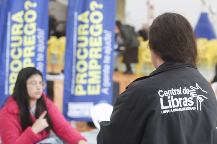 132 pessoas com deficiência conseguem emprego em feira de oportunidades em Curitiba