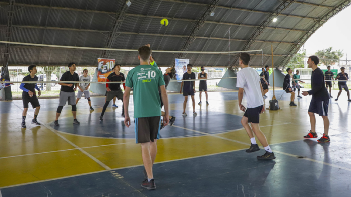 Competição de vôlei e basquete reúne adolescentes no domingo em Curitiba