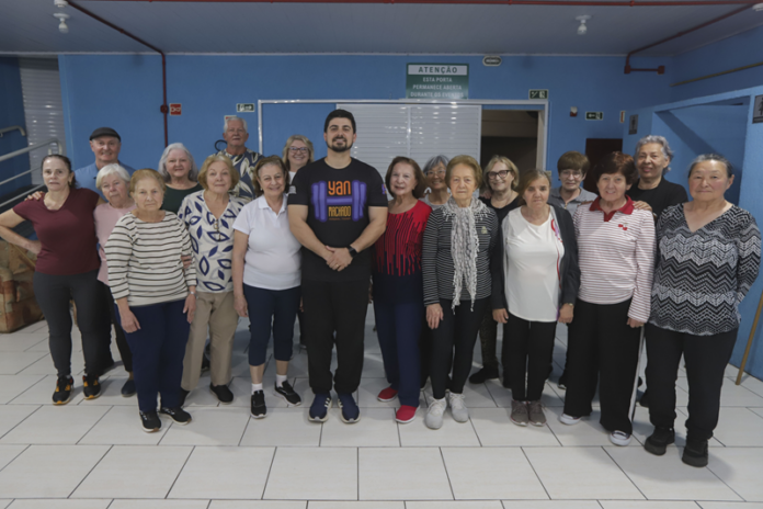 Voluntários movimentam Espaços Conviver e hospitais em Curitiba com aulas e companhia