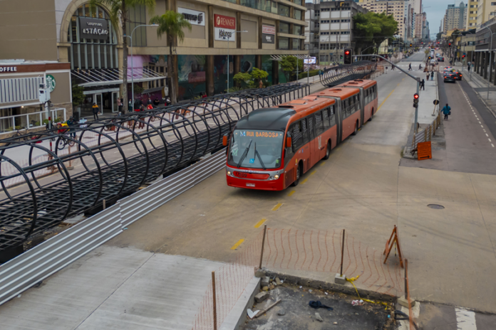 Montagem de estação-tubo na Praça Eufrásio Correia é adiada por problemas técnicos