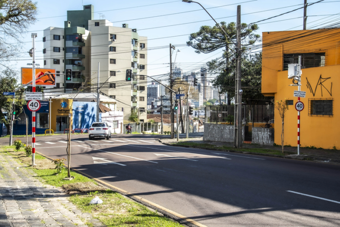 Cruzamento no Mercês ganha radar e semáforos para pedestres em setembro