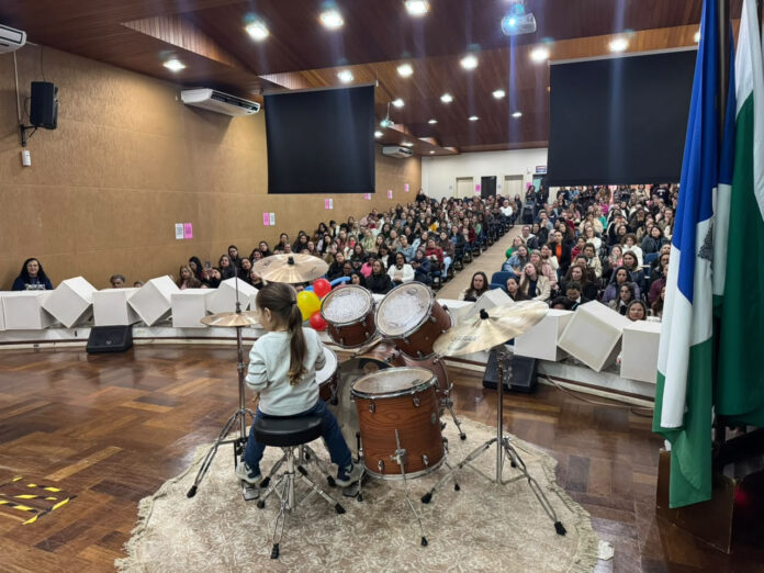 Rede municipal discute inclusão de 600 alunos autistas em seminário