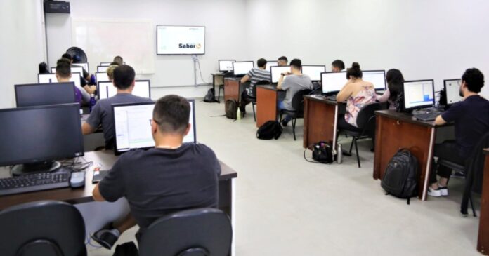 Cursos gratuitos de tecnologia abrem inscrições em Maringá