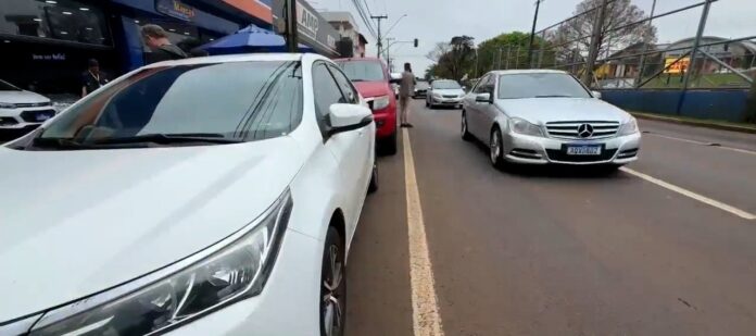 Transitar orienta garagistas sobre regras de estacionamento em Cascavel