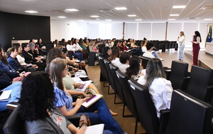 Diretores e coordenadores de Umuarama definem metas para melhorar aprendizagem