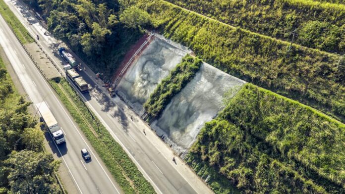 BR-277 recebe contenção de encostas em três pontos do litoral