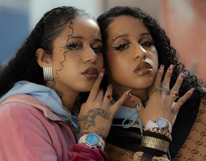 Gêmeas do rap Tasha e Tracie fecham Semana da Juventude em Maringá com mensagem de empoderamento