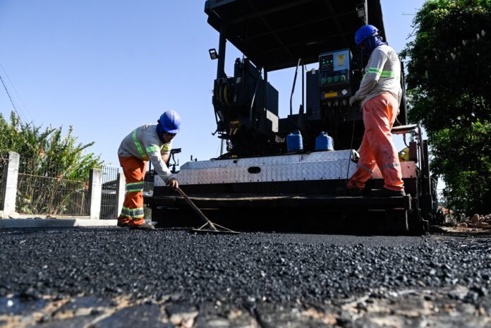 Vila São Gabriel recebe asfalto novo em 14 ruas