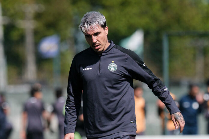 Coritiba recebe Corinthians com vantagem de descanso e tabu de 15 anos para quebrar
