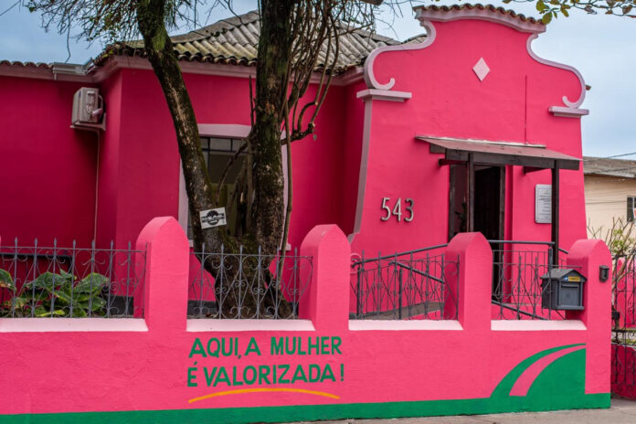 Paranaguá abre inscrições para 3 cursos gratuitos de maquiagem, velas e design de sobrancelhas