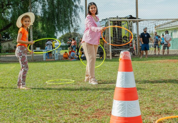 Famílias deixam celular de lado em dia de brincadeiras no Jardim Alvorada