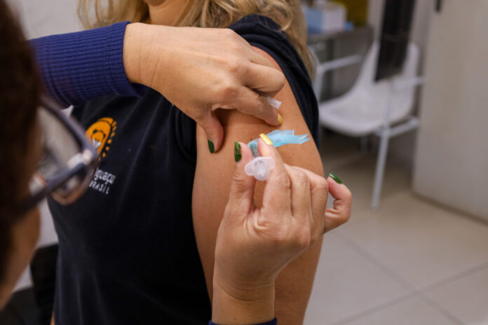Multivacinação abre nesta sexta em Maringá com dose de reforço e imunizantes variados