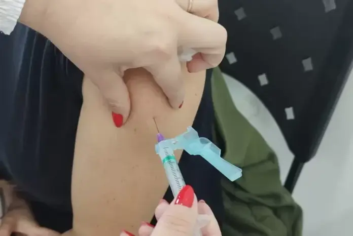 Quatro Pontes vacina população inteira no sábado