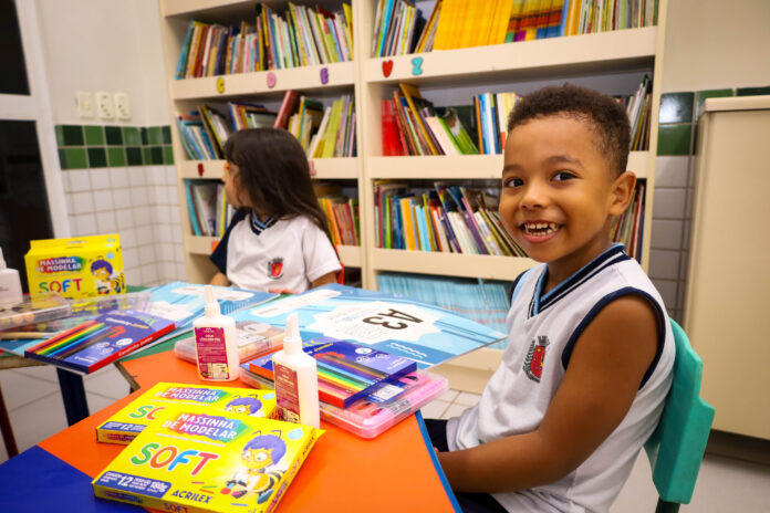 Maringá aprova política municipal para fortalecer leitura e escrita nas escolas