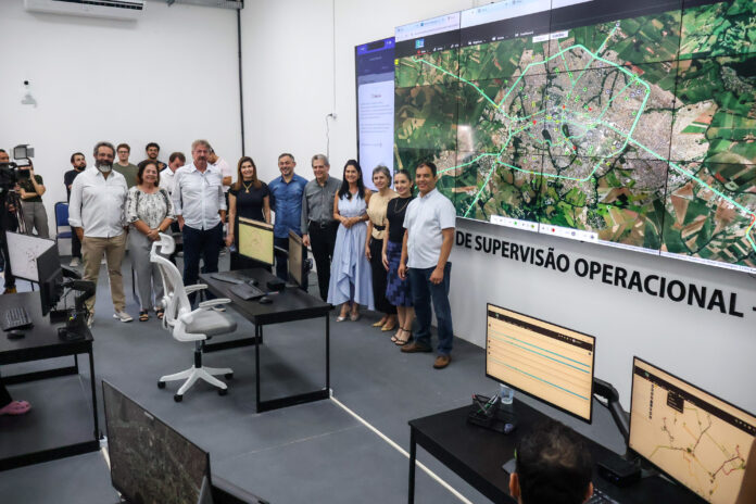 Maringá inaugura centro para monitorar ônibus em tempo real