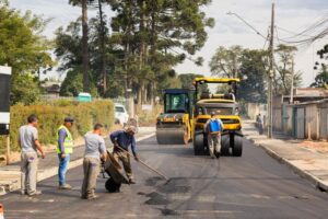 Rua Benjamim Andersen recebe asfalto em Piraquara; veja outras ruas beneficiadas